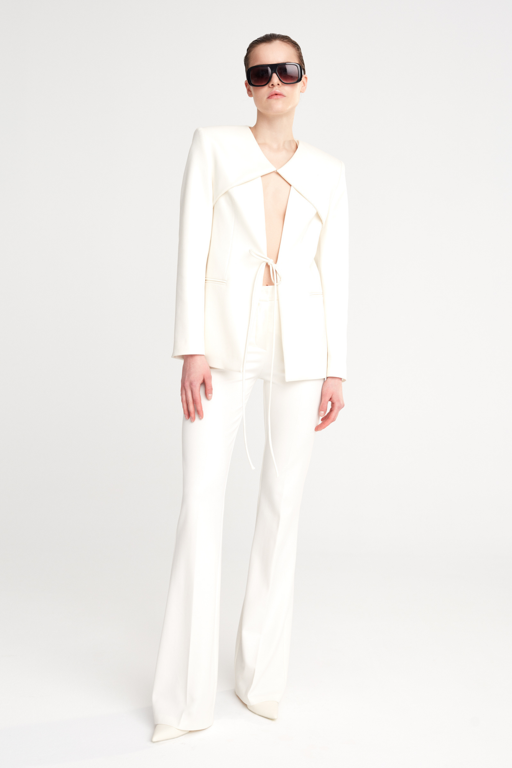 LINDA -BLAZER WITH CUTOUT DETAILS IN FRONT