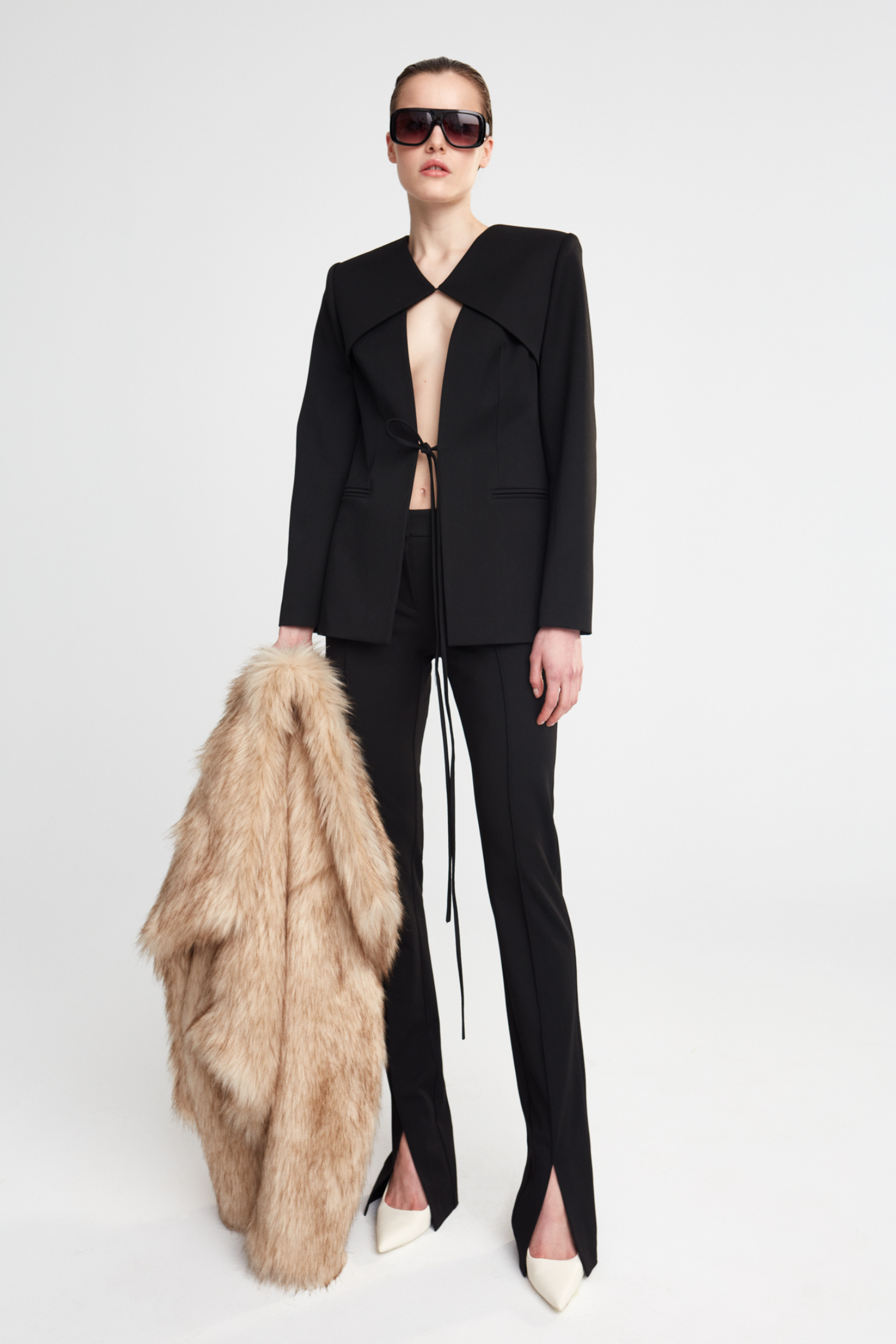 LINDA -BLAZER WITH CUTOUT DETAILS IN FRONT