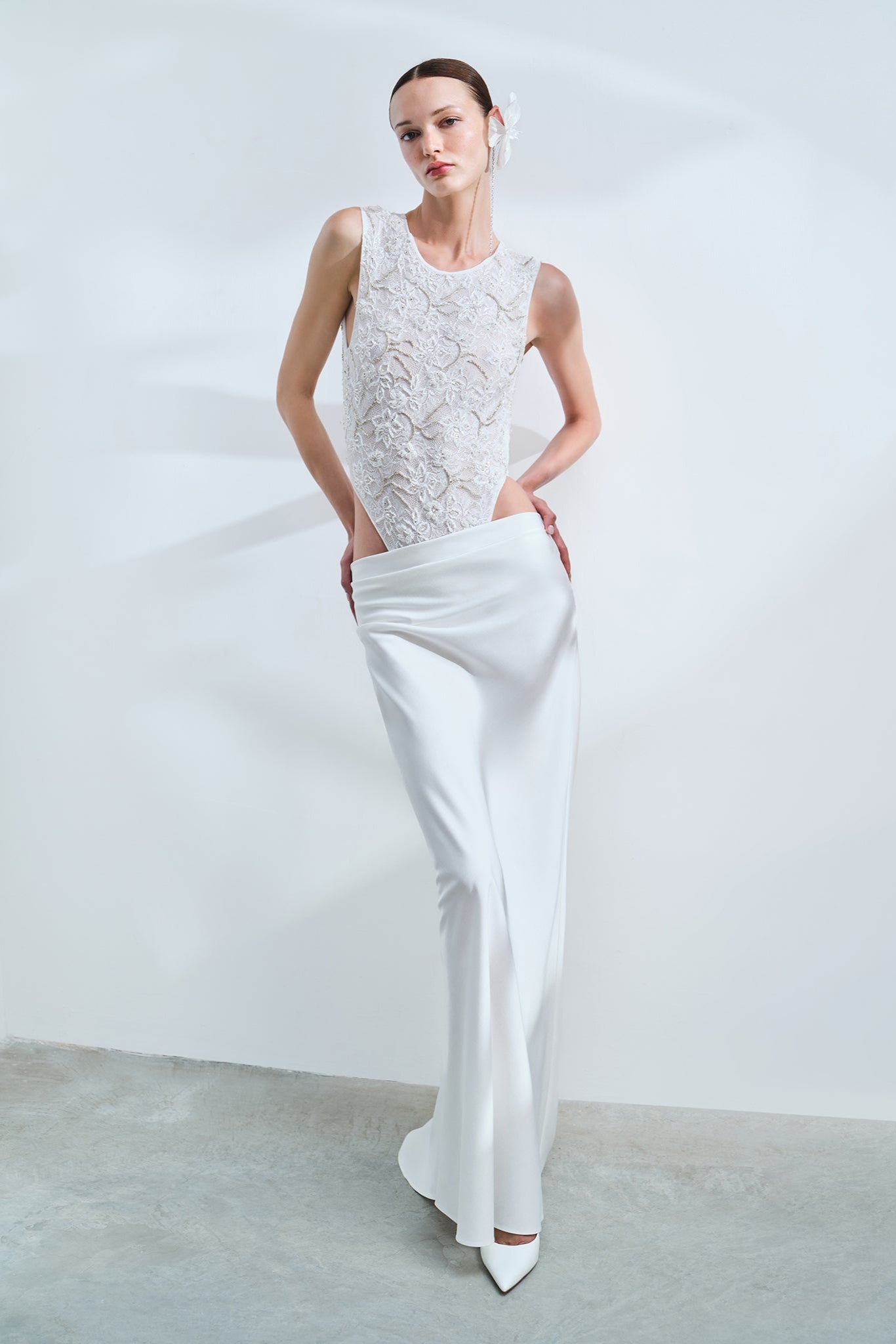Nia - Backless Maxi Dress with Lace Bodice