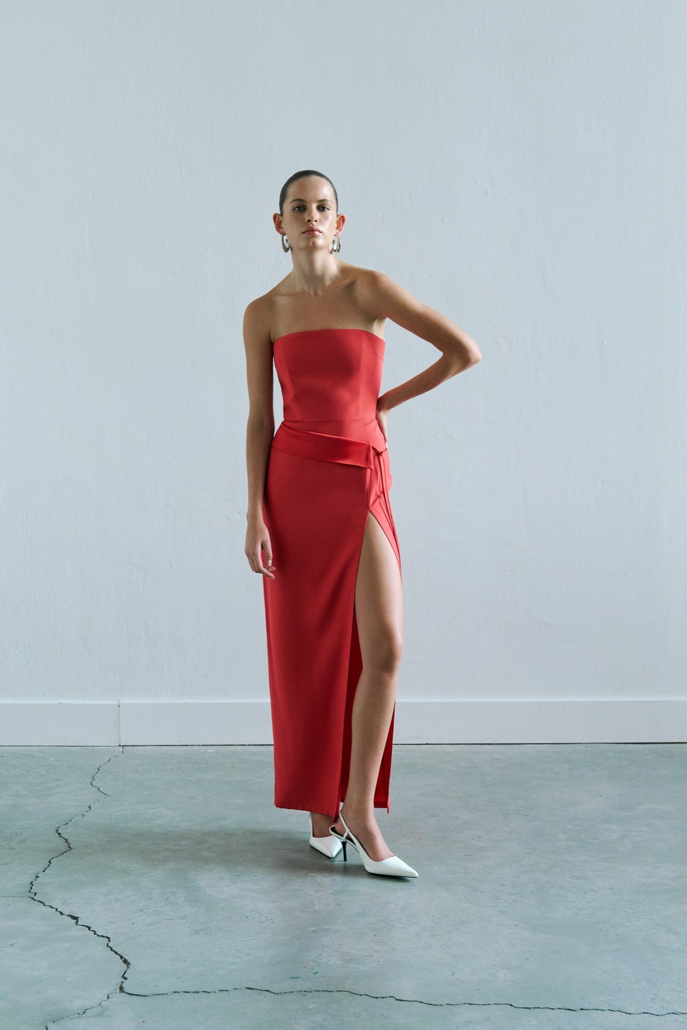 Lia - Satin Detailed Strapless Midi Dress