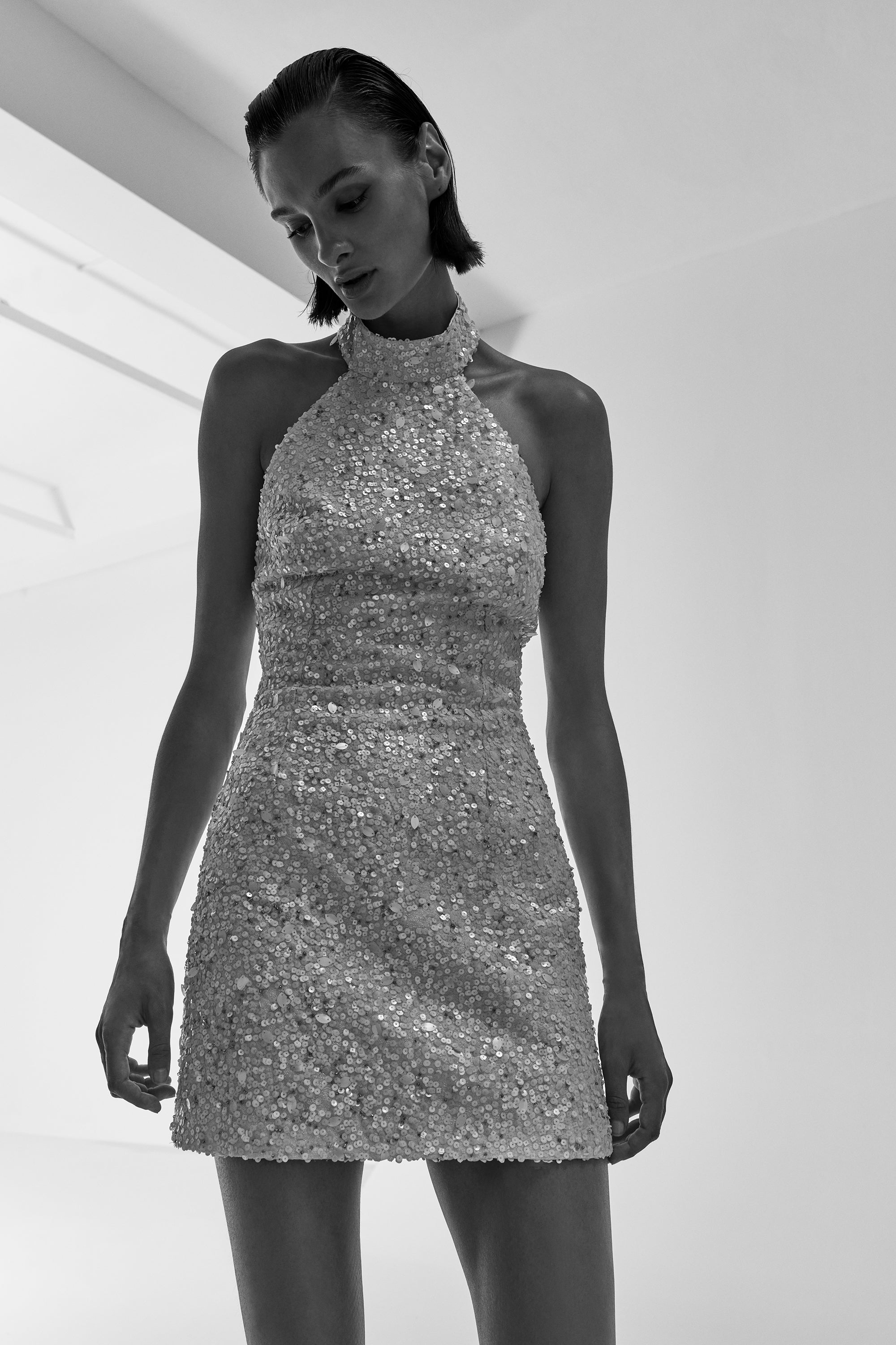 YUKI-HALTER NECK BACKLESS DRESS